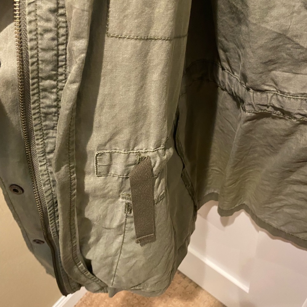 Lightweight Green Jacket - Picture 4 of 5